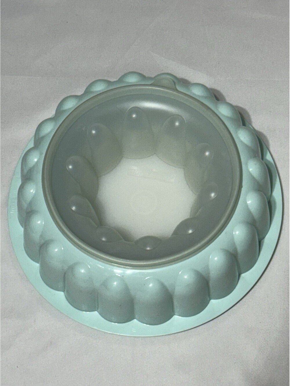 Tupperware 9" Vintage Light Blue Jello Mold 1202-6 With Lid‎ 1203-4 and Insert